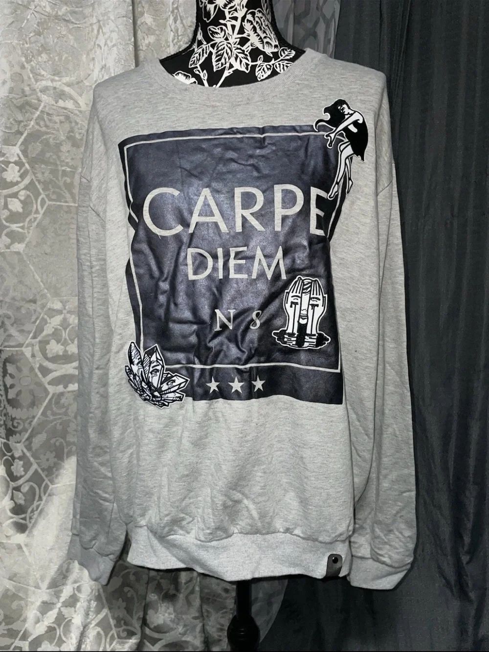 Embroidered Gray 'Carpe Diem' Graphic Sweatshirt size xxl
